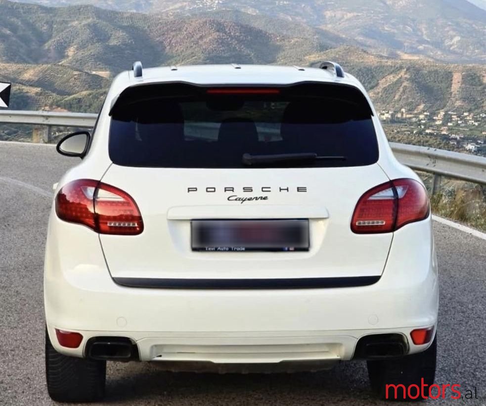 2012' Porsche Cayenne photo #5
