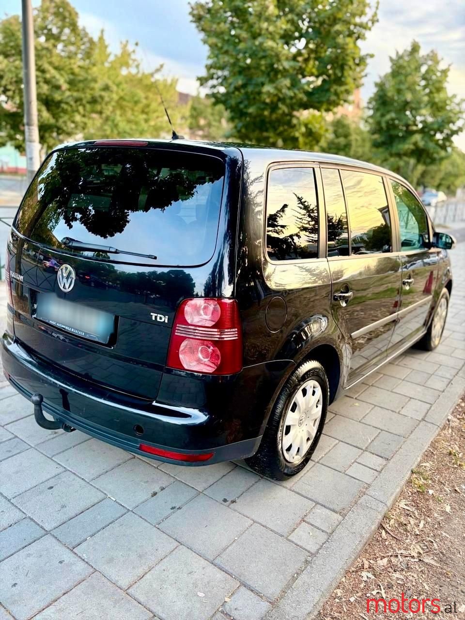 2007' Volkswagen Touran photo #3