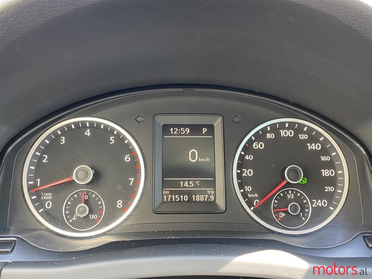 2011' Volkswagen Tiguan photo #5