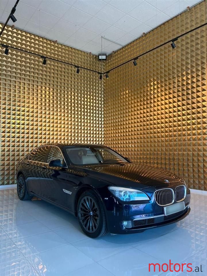 2013' BMW 740 photo #2