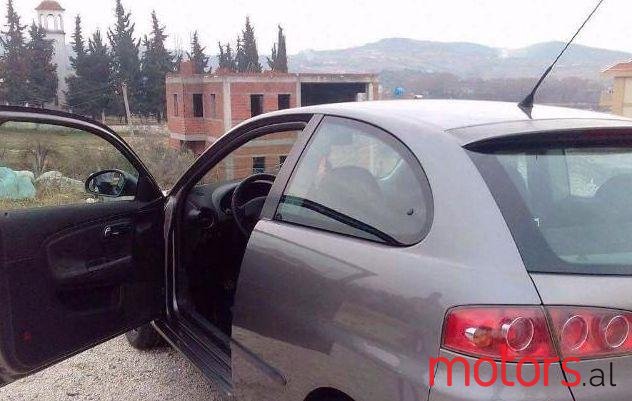 2002' SEAT Ibiza photo #2