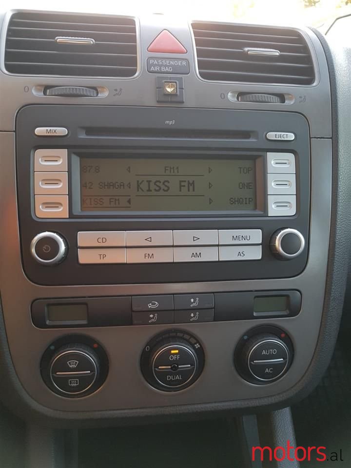 2008' Volkswagen Golf photo #5