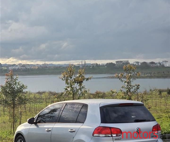 2010' Volkswagen Golf photo #3