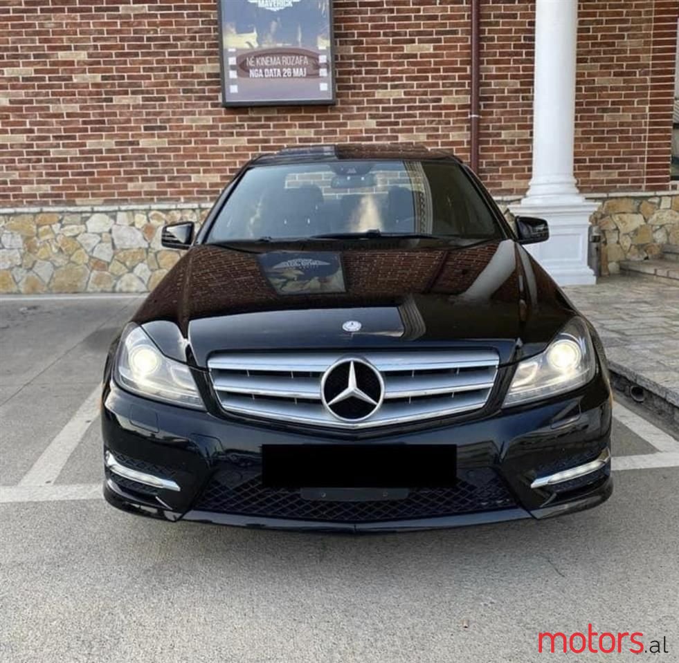 2012' Mercedes-Benz C 300 photo #3
