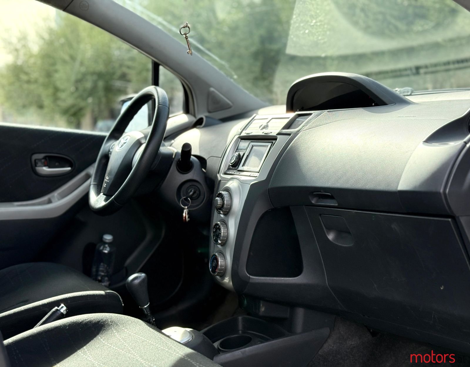 2009' Toyota Yaris photo #5
