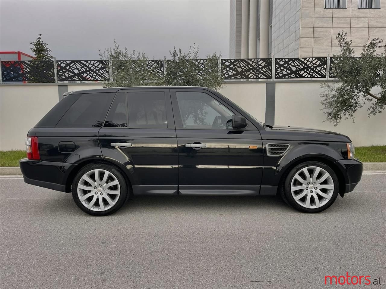 2009' Land Rover Range Rover Sport photo #4