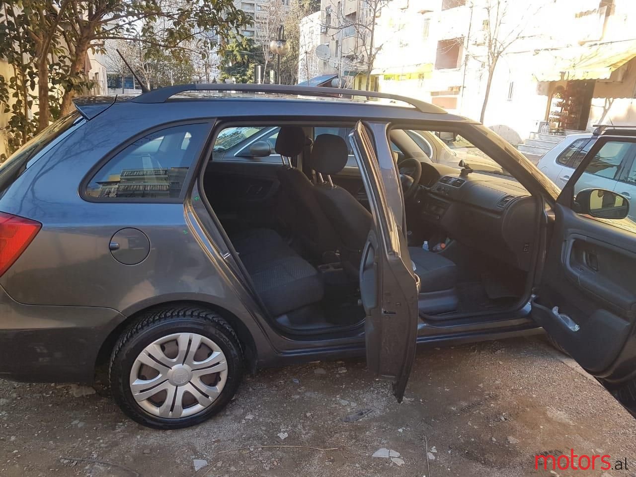 2013' Skoda Fabia photo #3