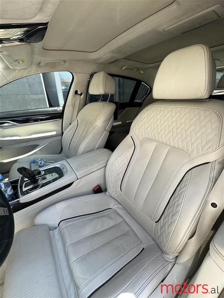 2019' BMW 730 photo #2