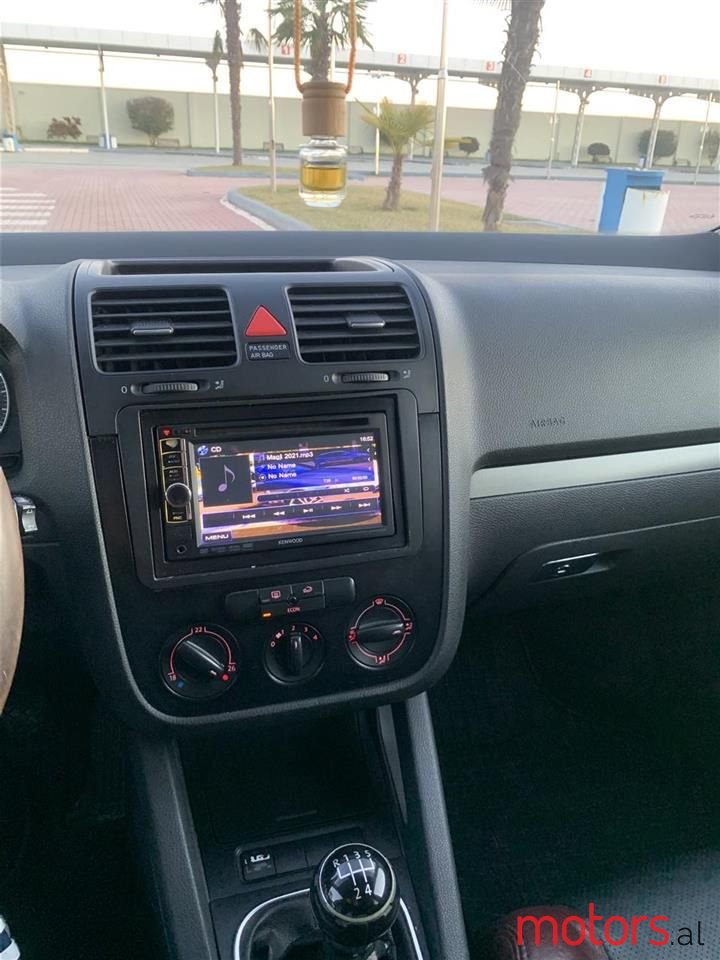 2005' Volkswagen Golf photo #6