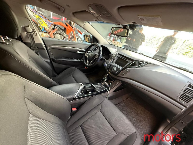 2012' Hyundai i40 photo #6
