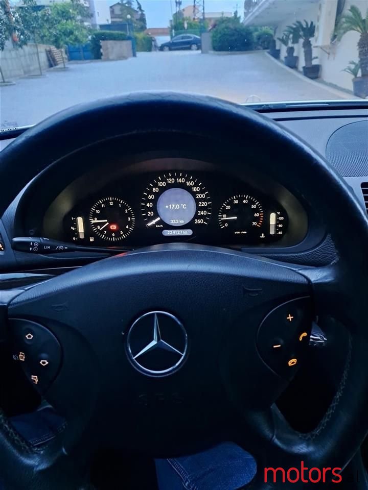 2005' Mercedes-Benz E 200 photo #2