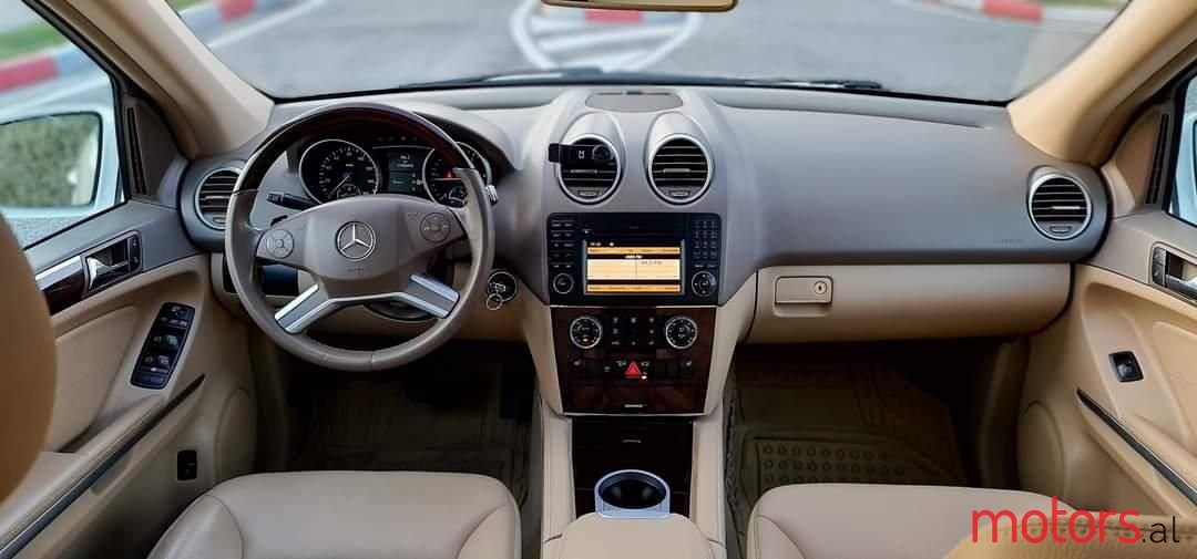 2010' Mercedes-Benz 350 photo #3