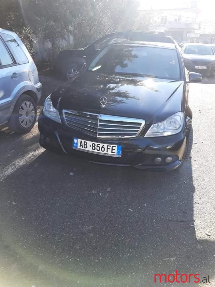 2011' Mercedes-Benz 200 photo #2