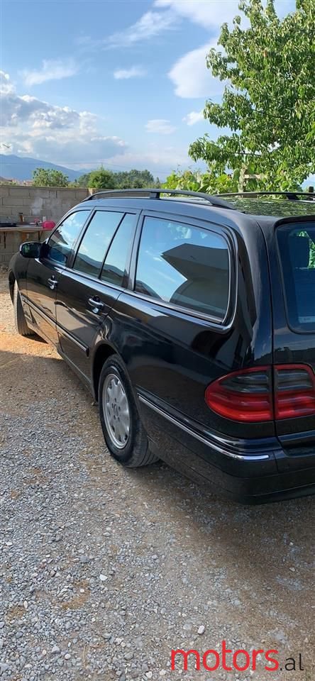 2002' Mercedes-Benz 220 photo #2