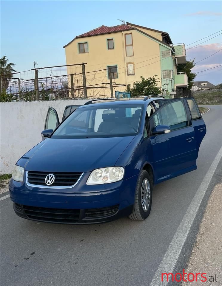 2004' Volkswagen Touran photo #6