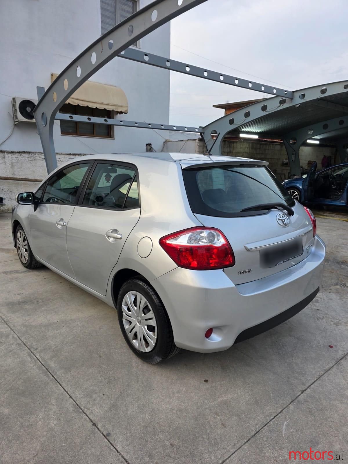 2011' Toyota Auris photo #2