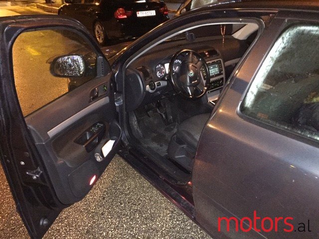 2009' Skoda Octavia photo #3