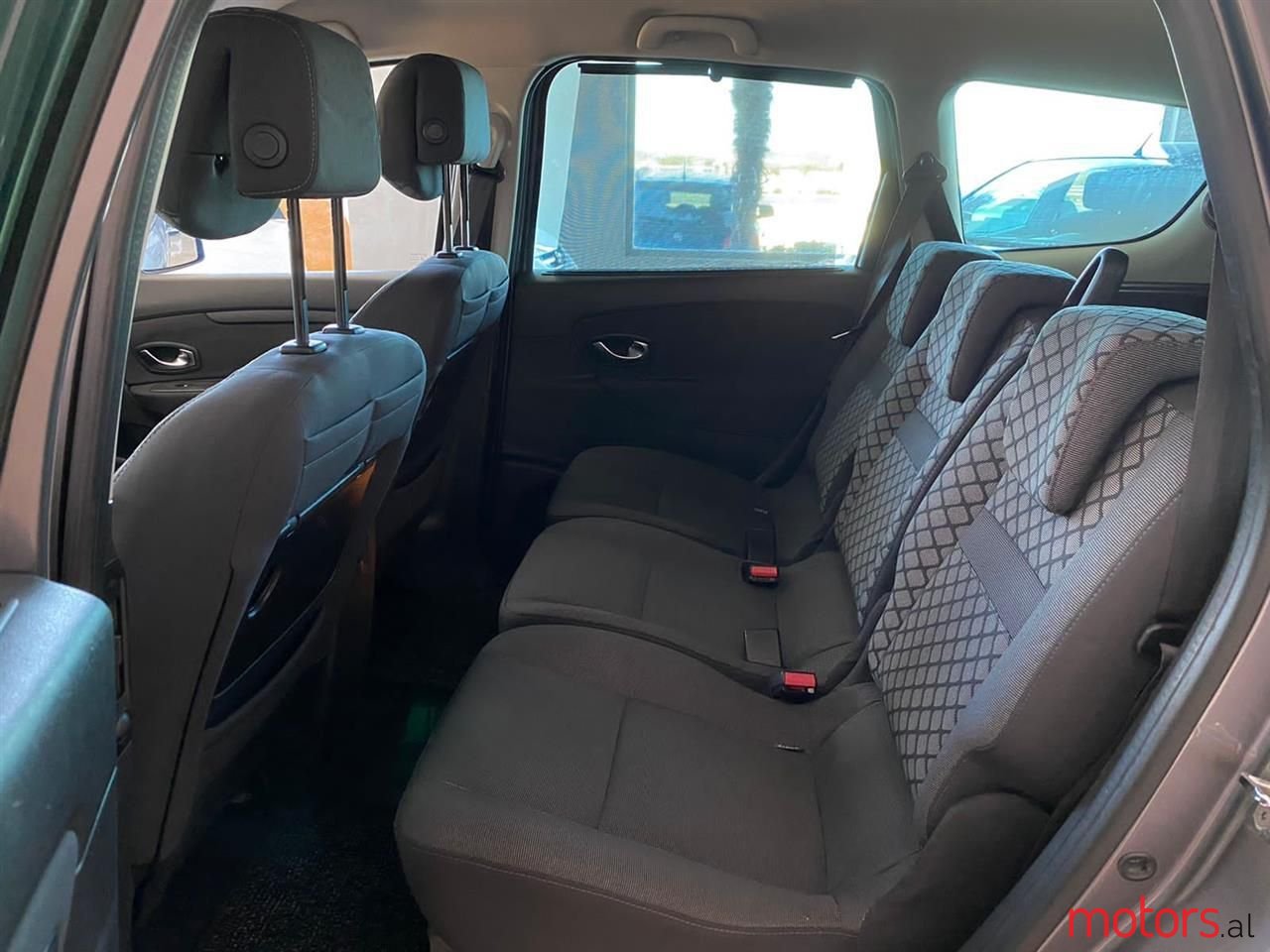 2010' Renault Grand Scenic photo #2