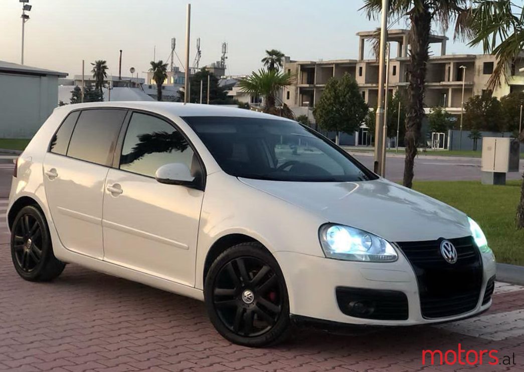 2005' Volkswagen Golf photo #1