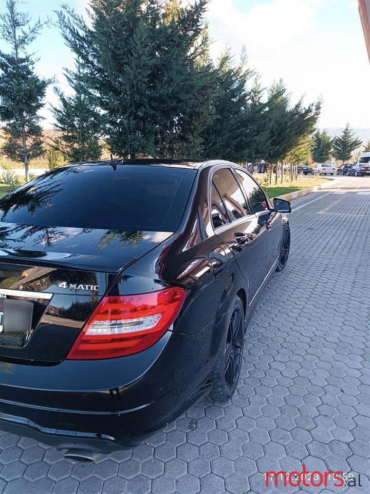 2012' Mercedes-Benz 300 photo #6