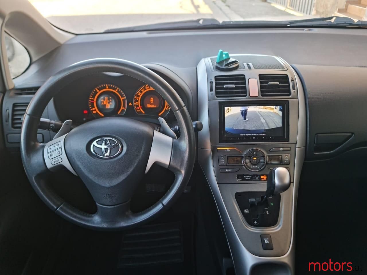 2008' Toyota Auris photo #3