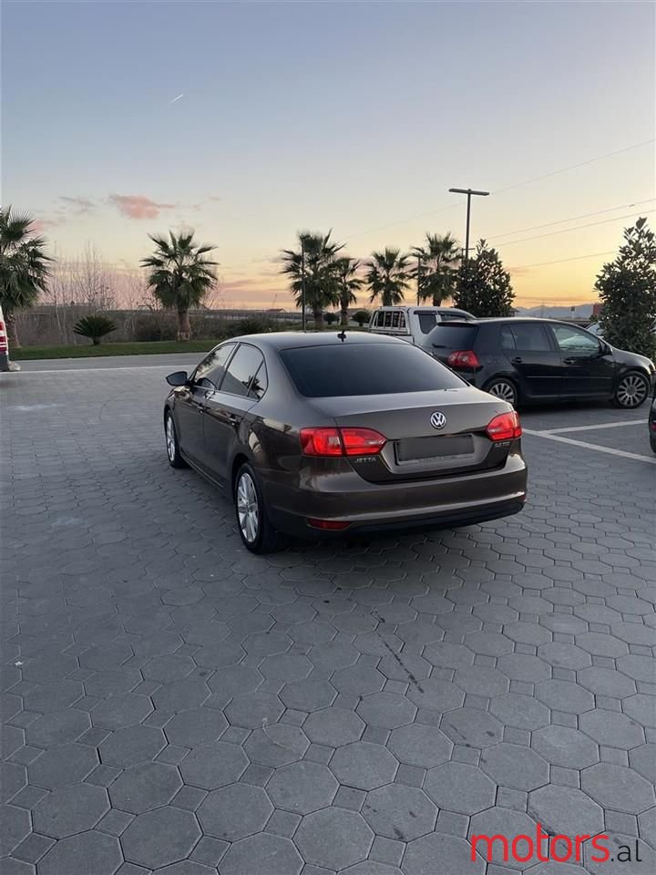 2012' Volkswagen Jetta photo #3