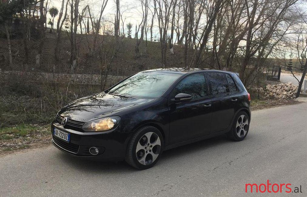 2011' Volkswagen Golf photo #1