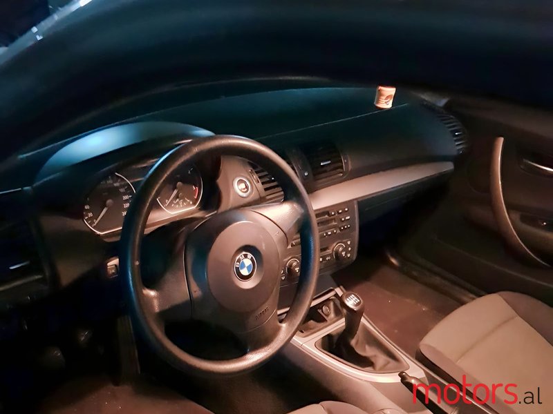 2006' BMW 1 Series 5 Door photo #4