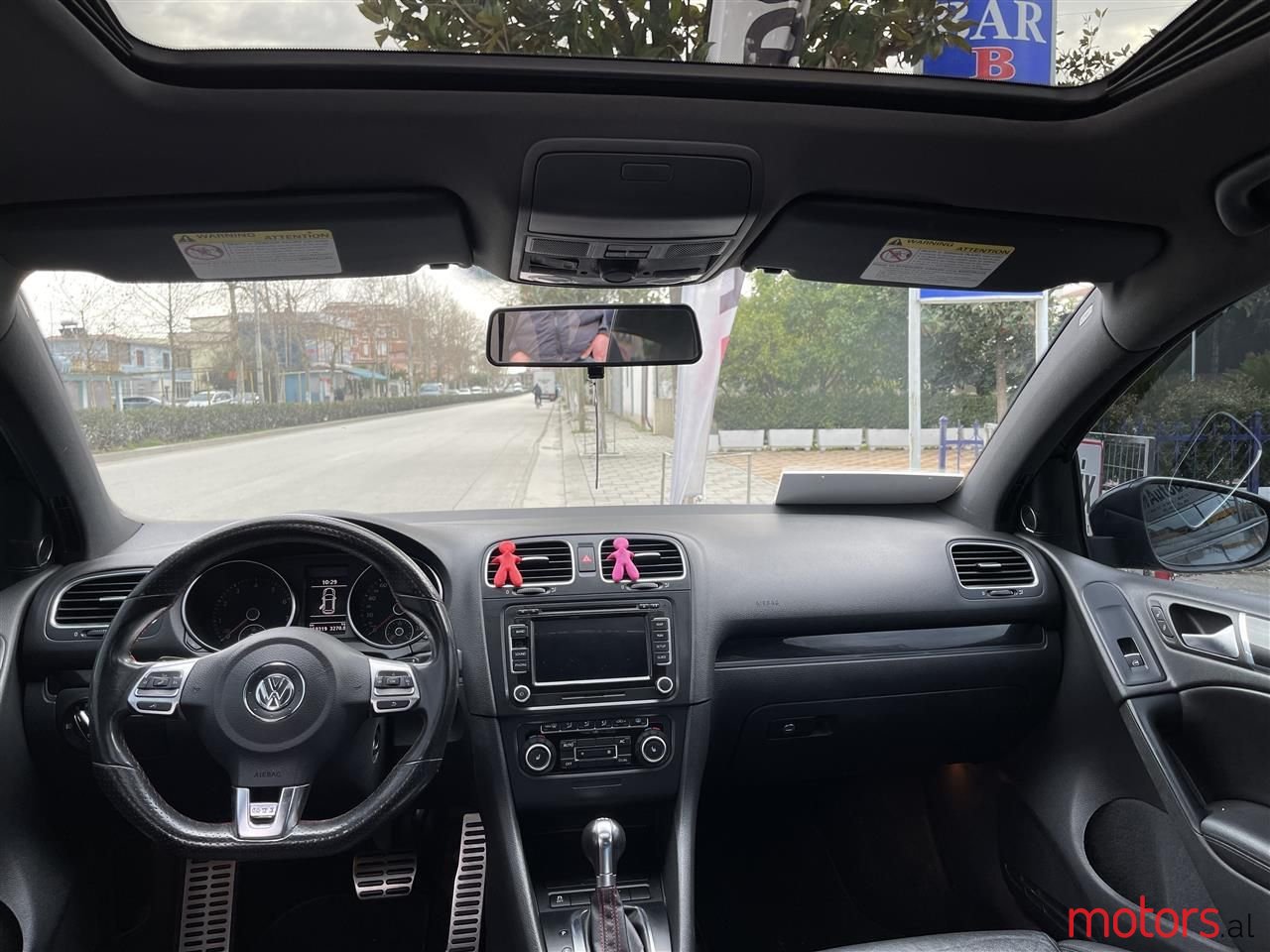 2011' Volkswagen Golf photo #5