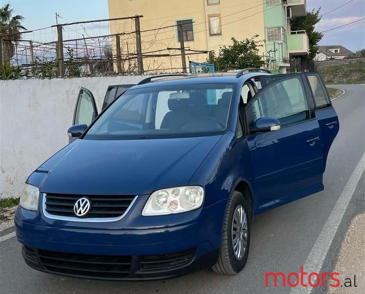 2004' Volkswagen Touran photo #6