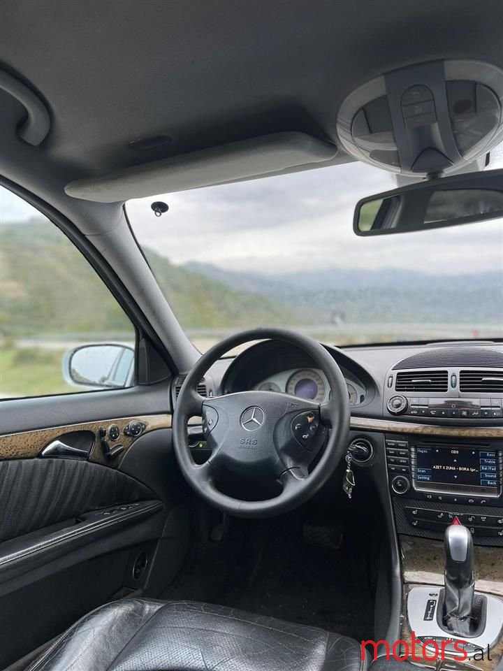 2005' Mercedes-Benz E 270 photo #6