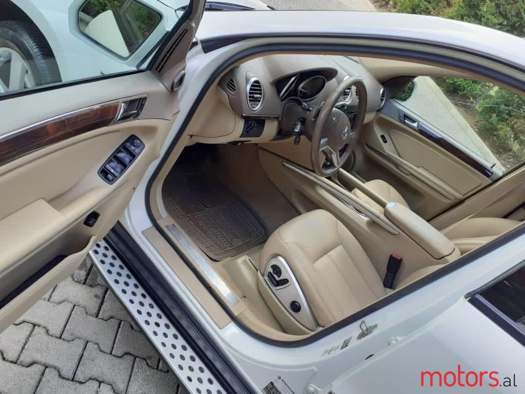 2009' Mercedes-Benz GL 350 photo #2