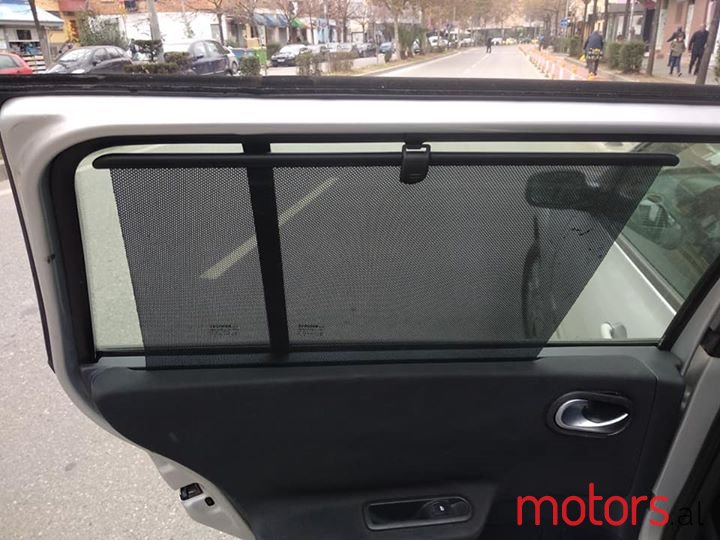 2005' Renault Megane photo #7