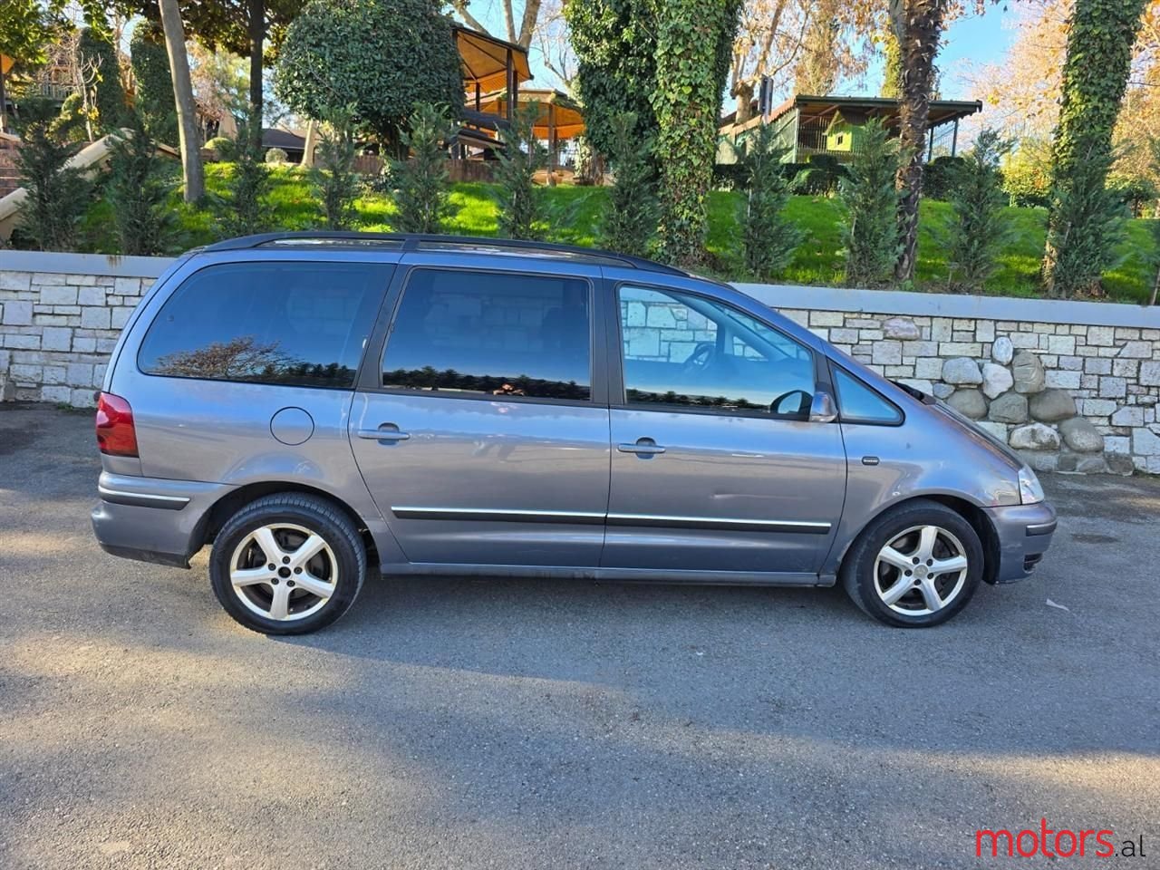 2009' Volkswagen Sharan photo #4