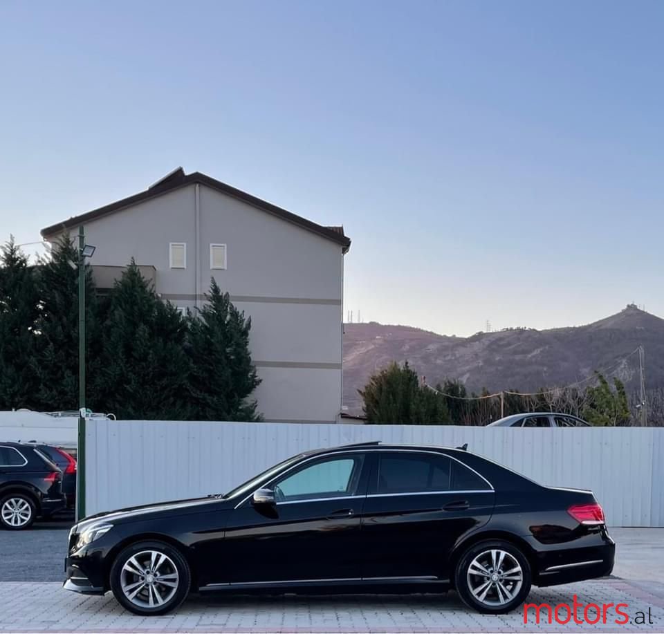 2013' Mercedes-Benz E 200 photo #5