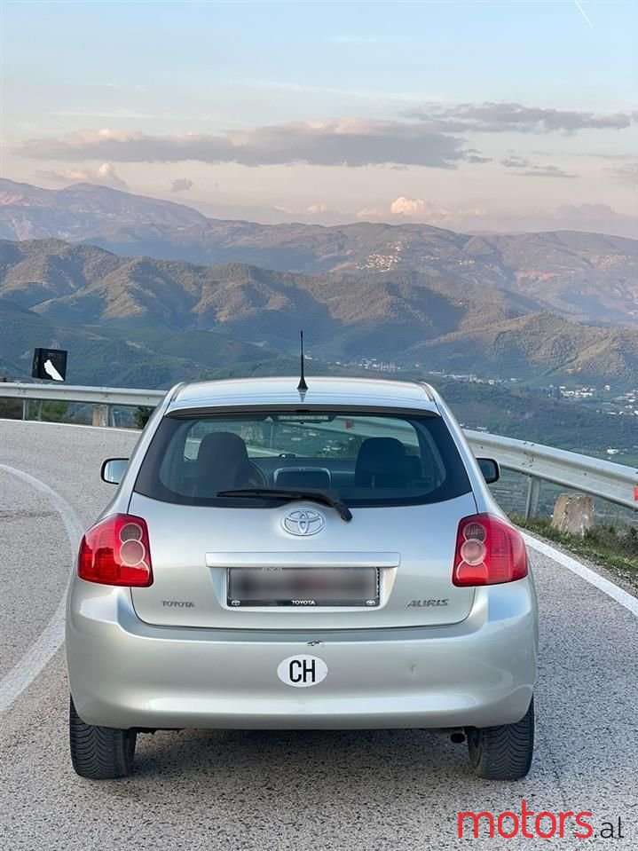 2008' Toyota Auris photo #2