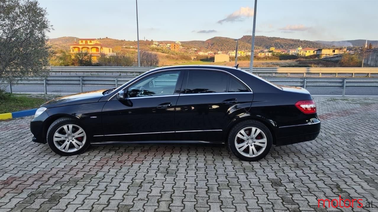 2010' Mercedes-Benz E 220 photo #4