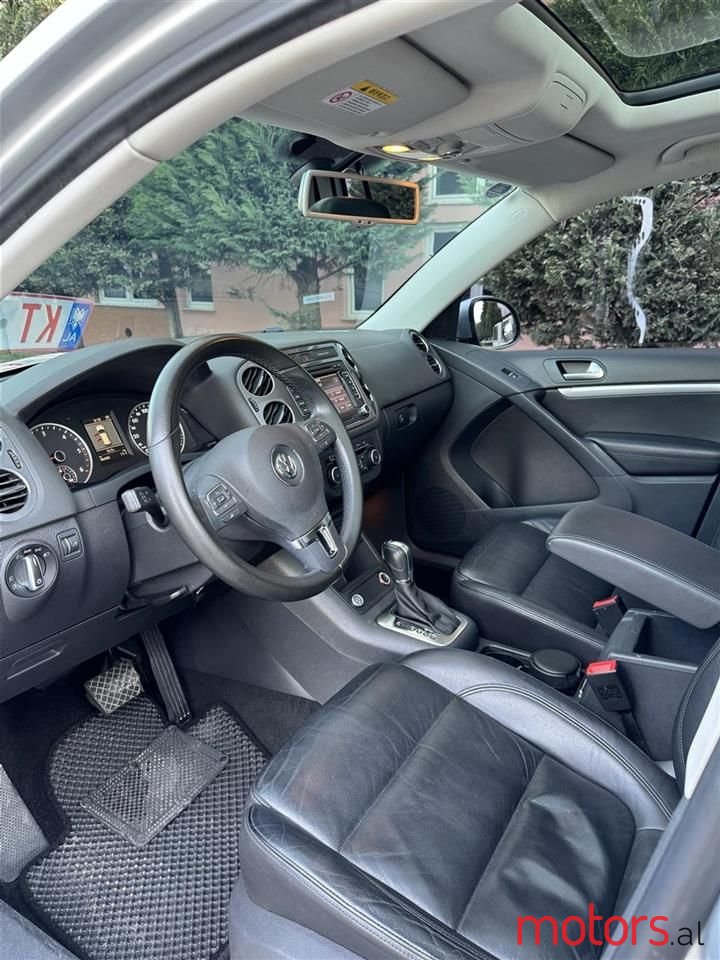 2012' Volkswagen Tiguan photo #4