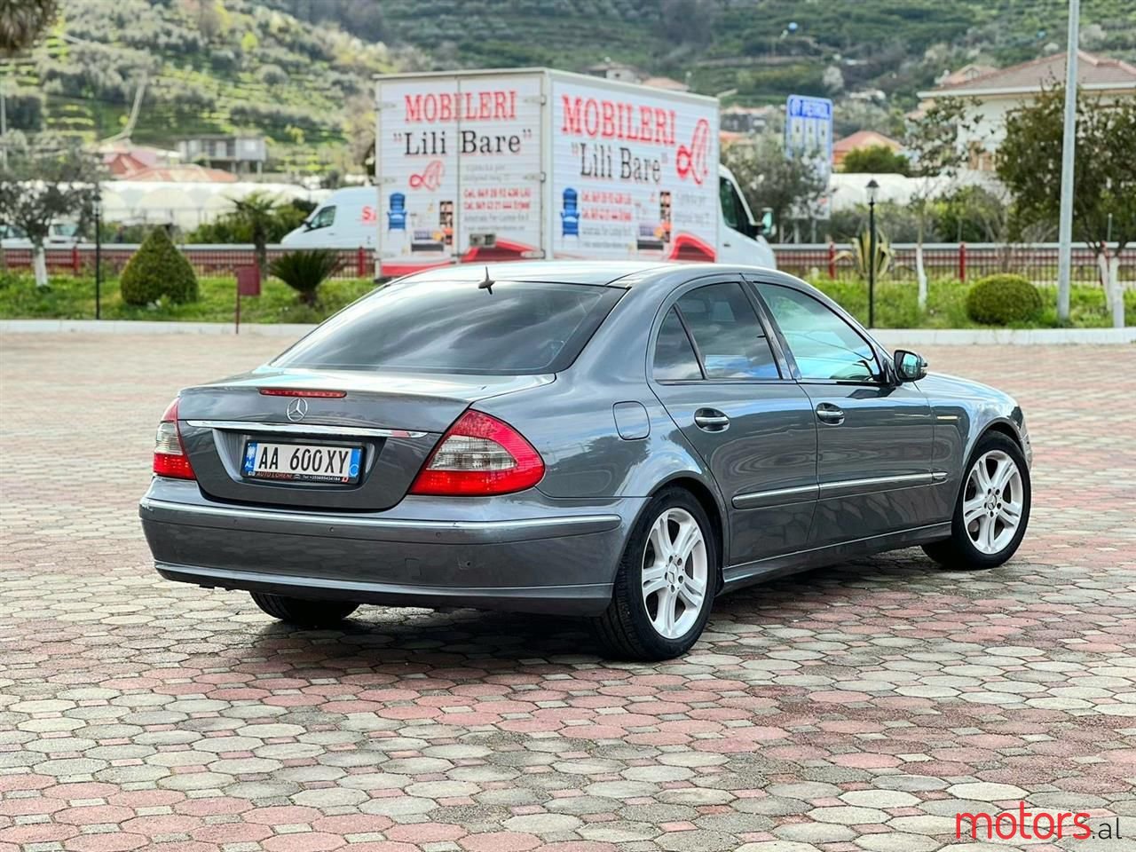 2008' Mercedes-Benz E 300 photo #3