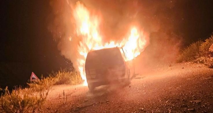 Merr flakë makina në lëvizje, shkrumbohet mjeti, plagoset rëndë drejtuesi 37-vjeçar