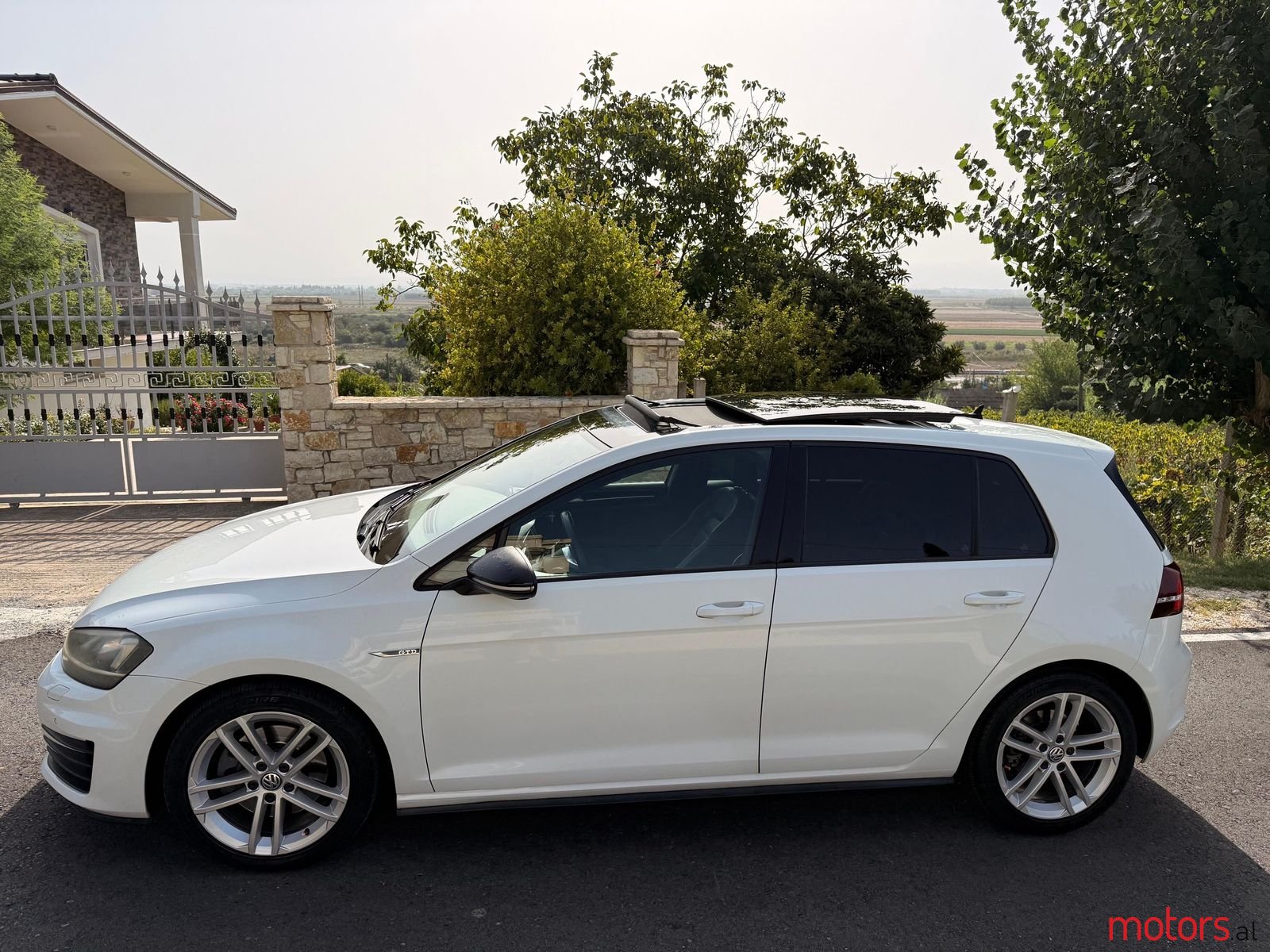 2014' Volkswagen Golf photo #5