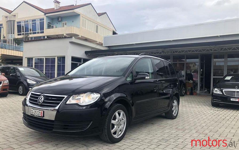 2008' Volkswagen Touran photo #1