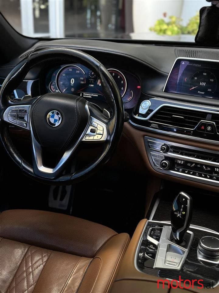 2017' BMW 730 photo #5