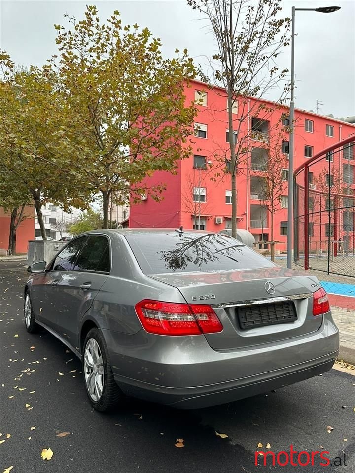 2011' Mercedes-Benz 220 photo #5