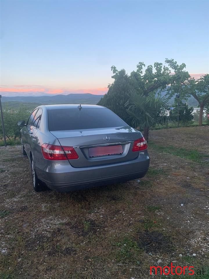 2011' Mercedes-Benz E 220 photo #3