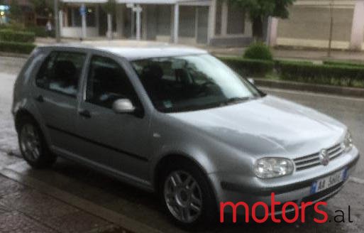 2002' Volkswagen Golf photo #2