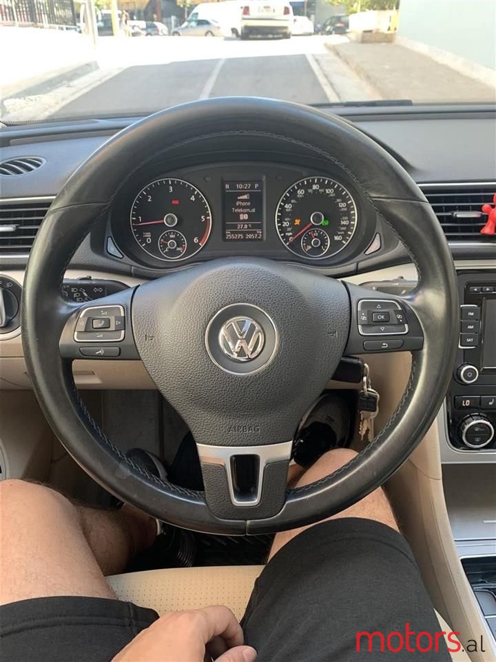 2012' Volkswagen Passat photo #3