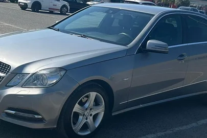 2011' Mercedes-Benz 220