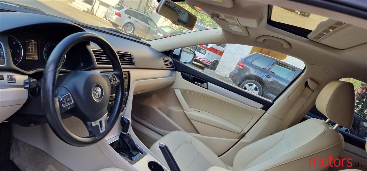 2013' Volkswagen Passat photo #6