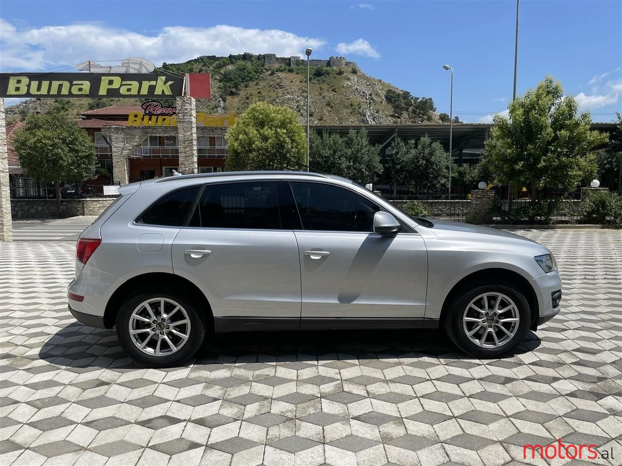 2011' Audi Q5 photo #6